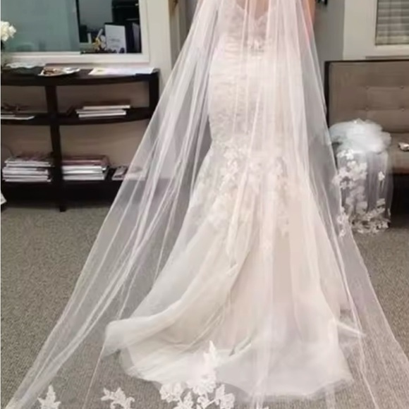 Elegant Ivory Lace Wedding  Veil - Picture 3 of 6